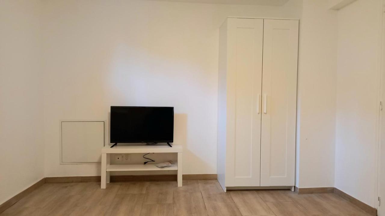 Super Appartement Au Centre Ville De Rosny Sous Bois Exterior foto